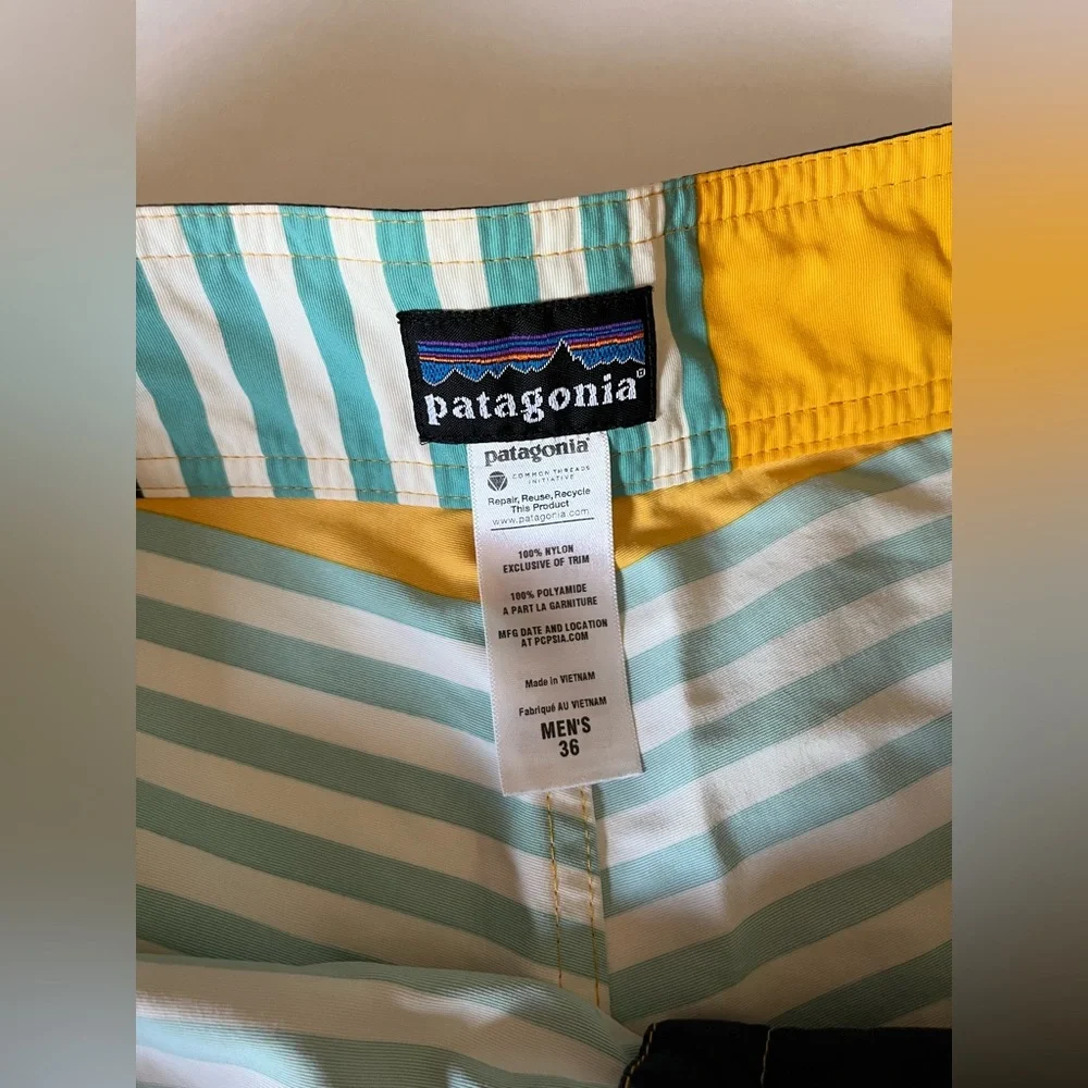 Men’s Patagonia Wavefarer Board shorts Striped Zipper Pocket Swim suit size 36